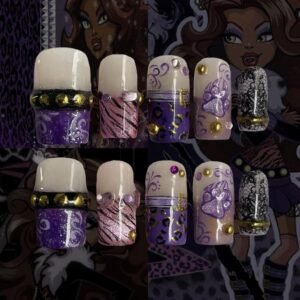 Clawdeen nails